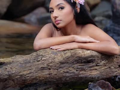 C2C sex offers playful cam girls in live interactions with mia_vy.