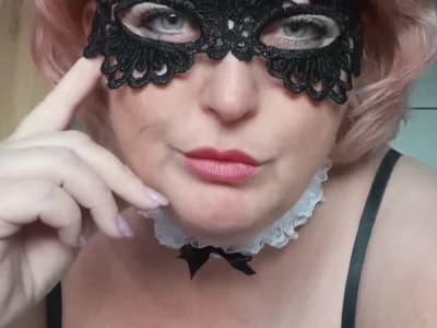 Get with MissSilken for c2c sex offers playful cam girls in live interactions.