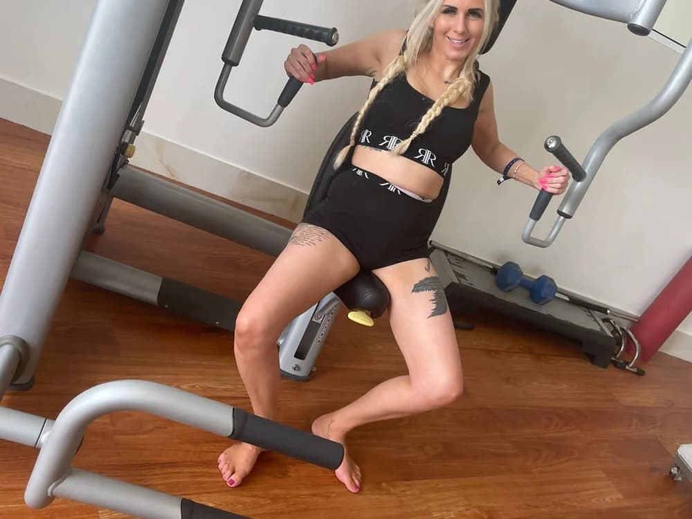 Blonde-bimbo