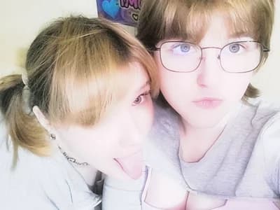 C2C sex offers playful cam girls in live interactions with wehavepussies_xoxo.